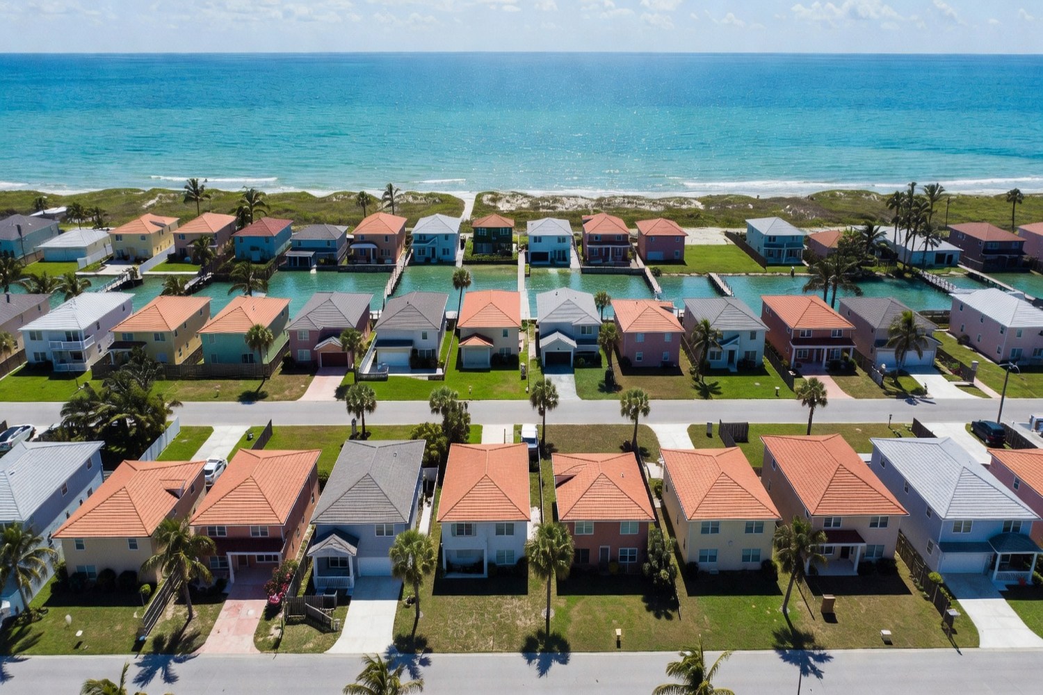 Aerial view of coastal homes vulnerable to hurricane and flooding risks that drive insurance costs