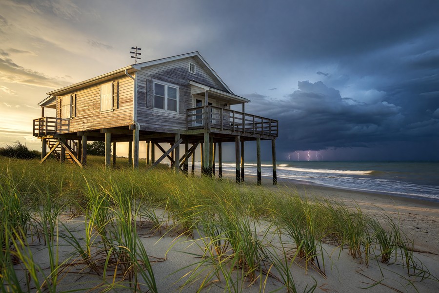 Side-by-side comparison of a standard deductible versus a percentage-based wind deductible on a homeowners declaration page