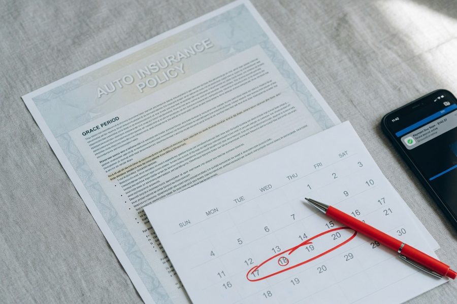 Chart comparing grace period lengths for auto, life, health, and home insurance policies